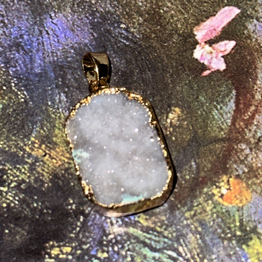 NFS RESERVE Gold plated druzy pendant stunning 1”